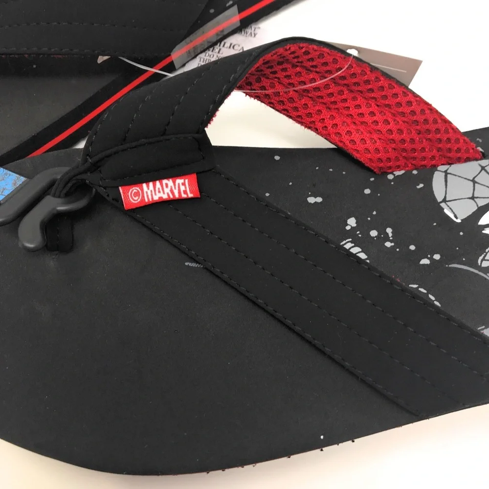 New Marvel Men’s flip flops, sandals size L 11/12